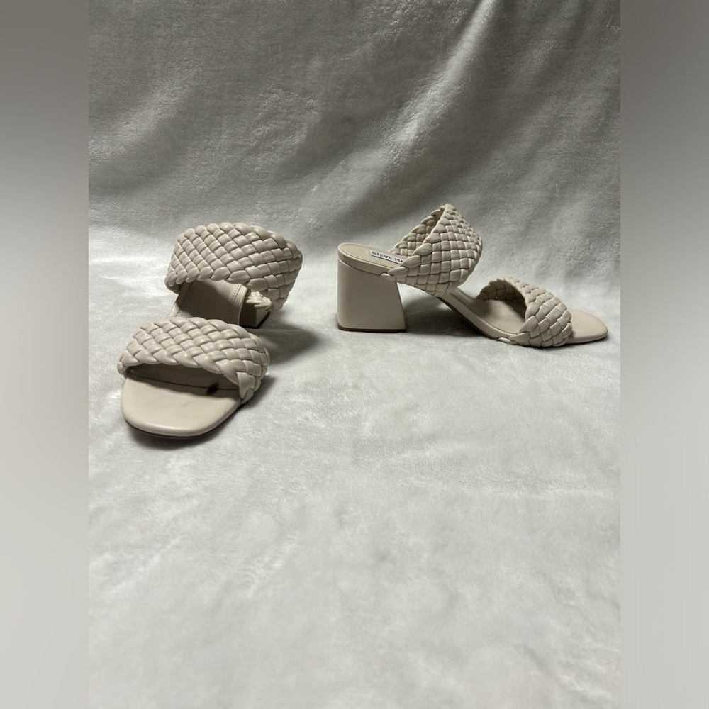 Women’s Steve Madden cream white Tielo woven block heeled Mule Heels sandals 7.5